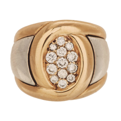 Sortija en oro bicolor de la firma Van Cleef &amp; Arpels con centro de diamantes talla brillante. 