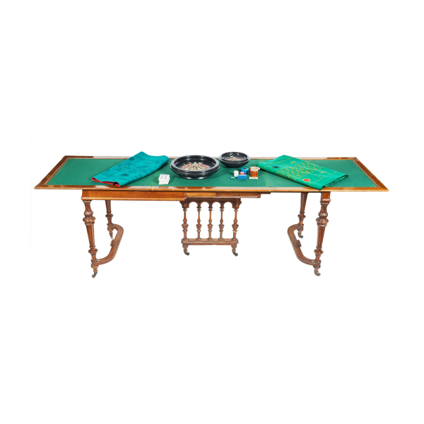 Mesa de juego extensible en madera de nogal con sobre tapizado en gamuza verde e interior compartimentado, segunda mitad del s.XIX.