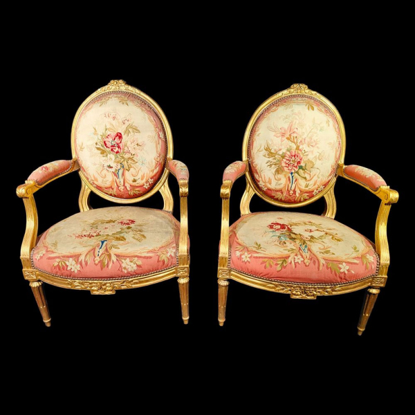 Importantes sillas francesas del siglo XVIII firmadas por Claude Chevigny, circa 1775-80. 