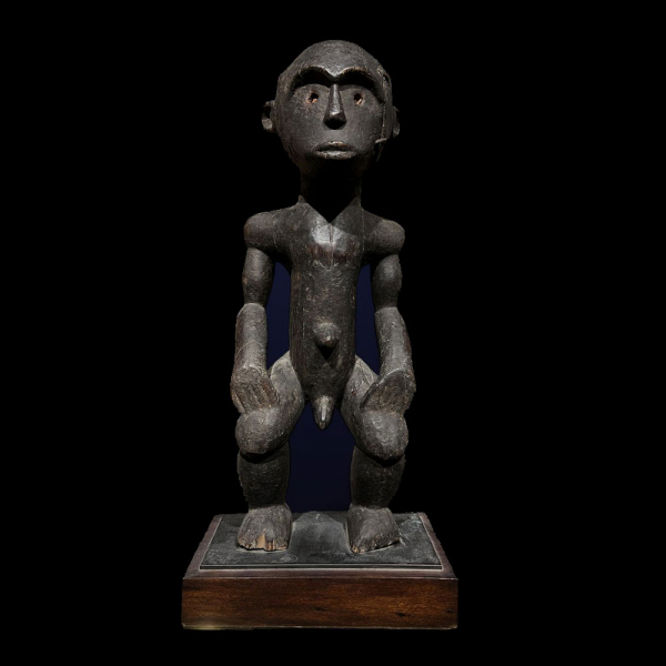 Rara y Antigua Gran Figura Africana de Mono Fang - Relicario y Guardián del Hogar contra los malos espíritus, África, Camerún siglo XIX