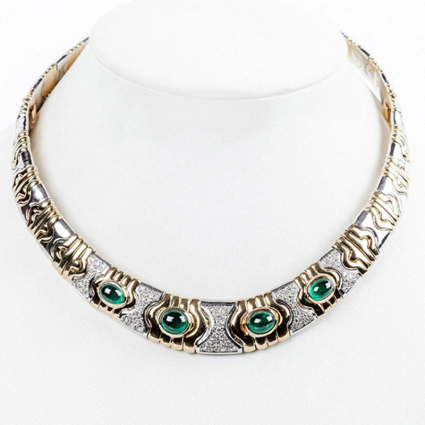 Elegante gargantilla esclava 'Cleopatra' en oro blanco y amarillo 18 K con cuatro bellas esmeraldas colombianas, y limpios y blancos diamantes talla brillante