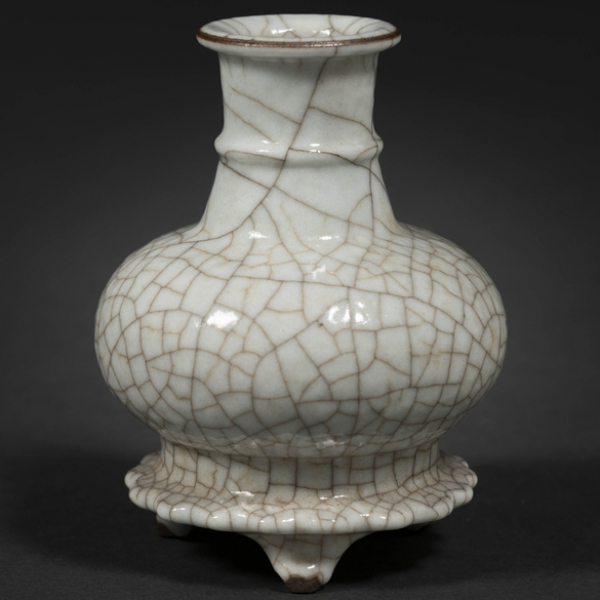 Florero en porcelana china de crackle de finales del siglo XIX-XX.