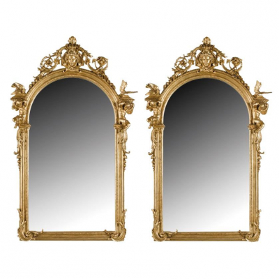 Pareja de monumentales espejos historicistas de cierto recuerdo al estilo Luis XIV-regencia franc&eacute;s.