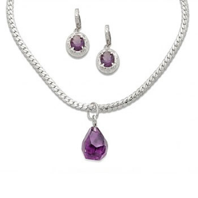 Conjunto de cadena y pendientes largos en plata con colgante en piedra amatista. Largura cadena/ colgante: 60cm.