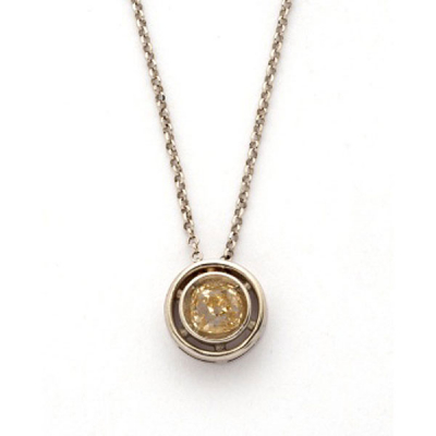 Cadena y colgante en oro blanco con diamante talla brillante