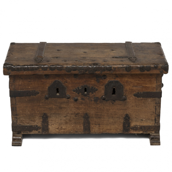 Caja de caudales en madera de nogal del siglo XVIII