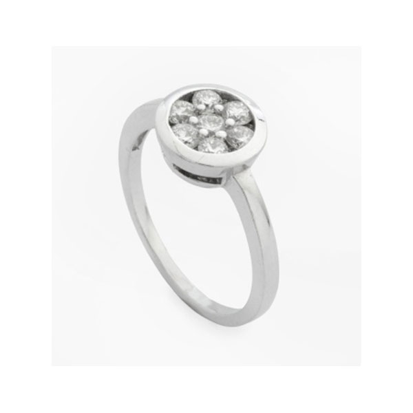 Sortija en oro blanco con diamantes talla brillante formando flor, con un peso total de 0,55 cts. aprox.