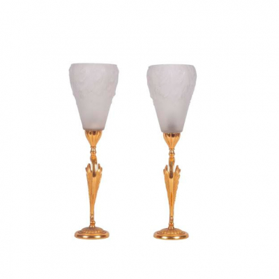 Pareja de l&aacute;mparas Art Dec&oacute;en bronce dorado y cristal 1940. 