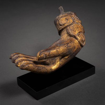 &quot;Mano de Buda&quot; Escultura en madera tallada y dorada del siglo XVIII-XIX.