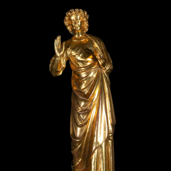 Escultura de San Juan Evangelista en cobre dorado, Tesoro de la Catedral de Ruan, Francia, siglo XVIII (c. 1776).