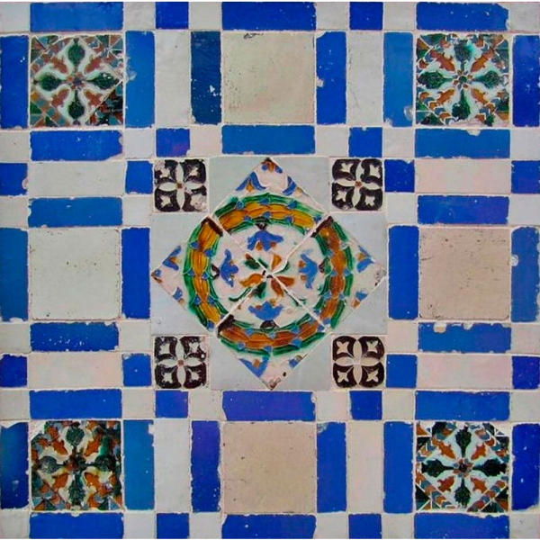 Importante y rara composición cerámica geométrica y floral morisca del siglo XVI.