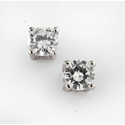 Pendientes solitarios en oro blanco con diamantes talla brillante con un peso total de 0,45 cts.