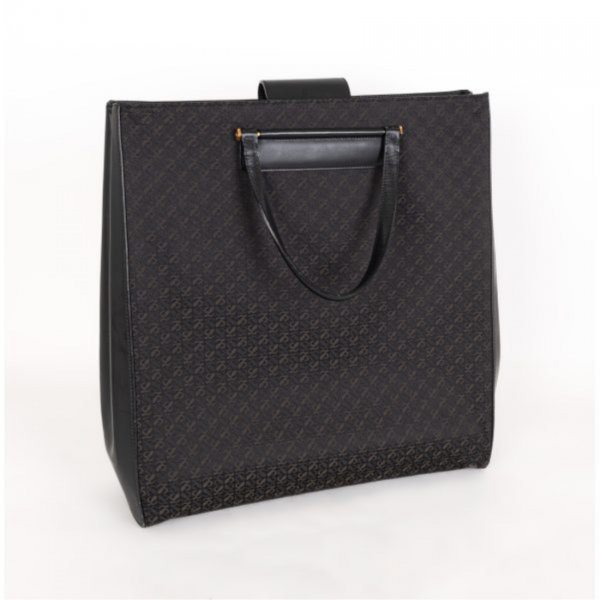 LOEWE. Bolso tipo «tote» en lona monogram negra de dos compartimentos con cierre de botón imantado.  