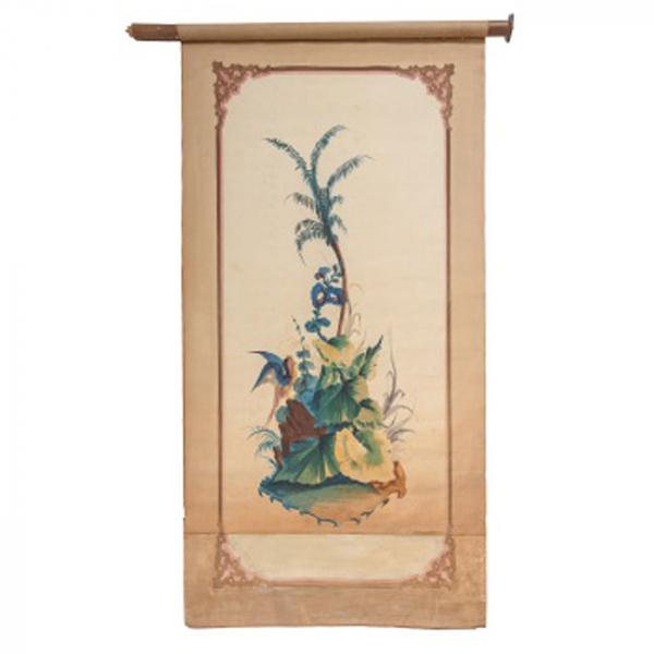 Tela pintada representando palmera, flores, ave, orla alrededor con decoraci&oacute;n de rocallas. Estilo Luis XVI.  S. XIX