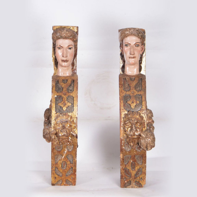 Pareja de m&eacute;nsulas en forma de cari&aacute;tides, escuela espa&ntilde;ola del siglo XVI.   En madera tallada y policromada