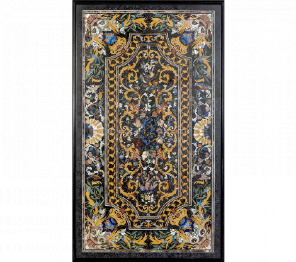 Tapa de mesa de m&aacute;rmol, con marqueter&iacute;a de piedras duras y n&aacute;car.  Italia, S. XVIII. 