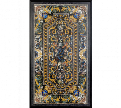 Tapa de mesa de m&aacute;rmol, con marqueter&iacute;a de piedras duras y n&aacute;car.  Italia, S. XVIII. 