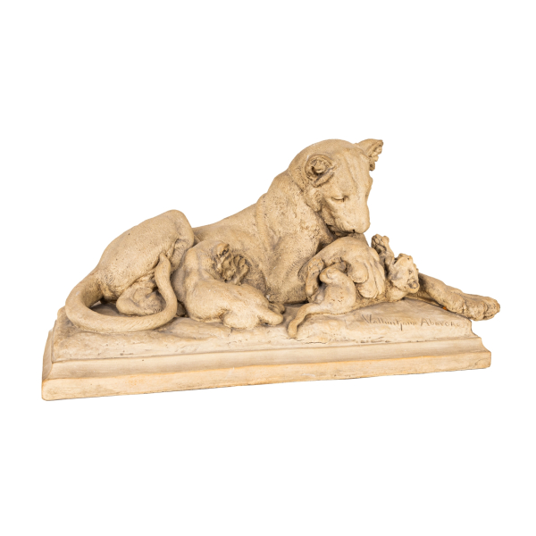 Agapito Vallmitjana Abarca (Barcelona, 1850-1915)  Leona con sus cachorros.  Escultura en terracota. Firmada.