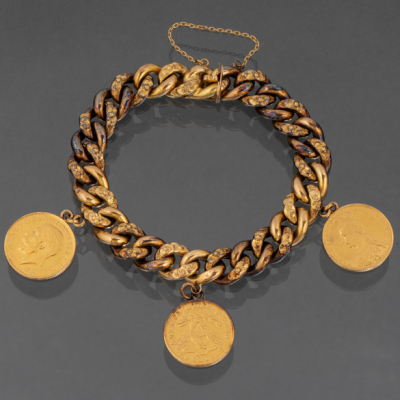 Pulsera de eslabones en oro amarillo de 18kt con tres monedas como colgantes