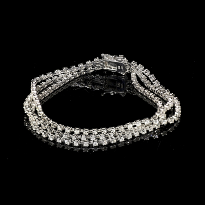 Pulsera "rivi&eacute;re" en oro blanco de 18K y diamantes. 