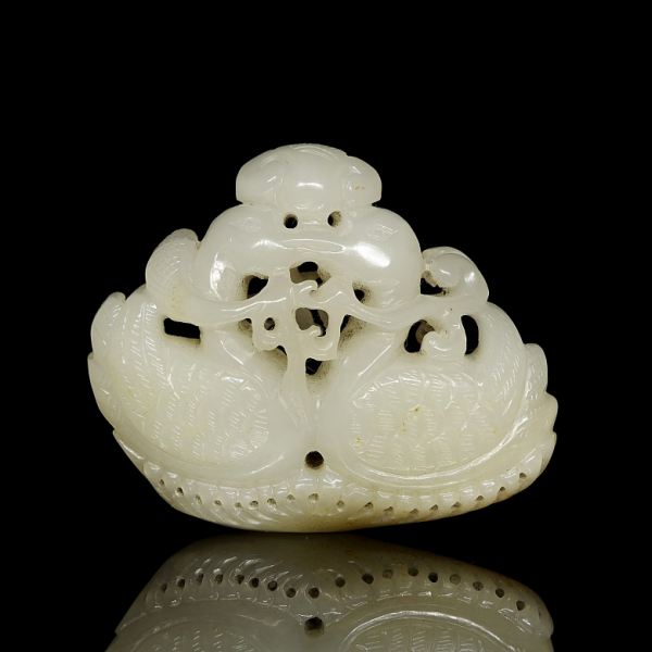 Talla de jade blanco "Patos con lingzhi".  Dinastía Qing (1644–1912). 