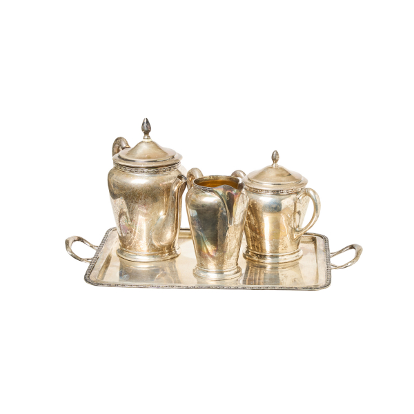 Juego de café en plata punzonada 916 con decoración de motivos vegetales en cordón, s.XX.  