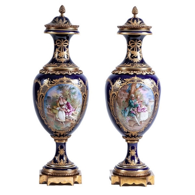 Pareja de jarrones de porcelana de Sèvres