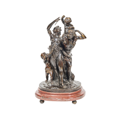 Después de Claude M. Clodion (Francia, 1738-1814)  Familia napolitana.  Escultura en bronce patinado sobre peana en jaspe rojo. Firmada.