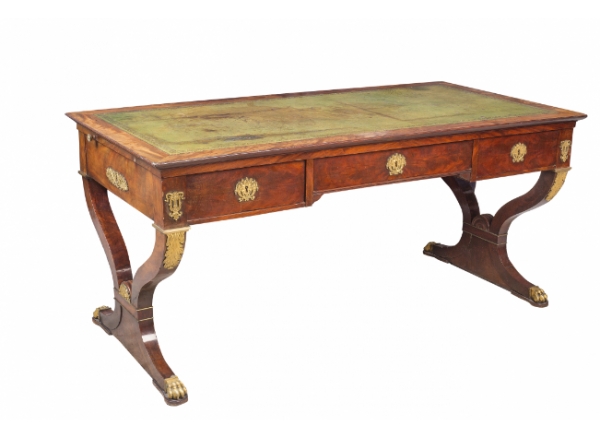 "Bureau Plat" Imperio en caoba y montado en bronce dorado, h. 1810. 