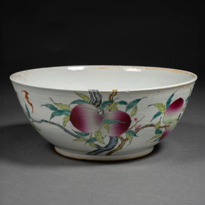 Cuenco en porcelana china familia rosa de la dinastía Qing.