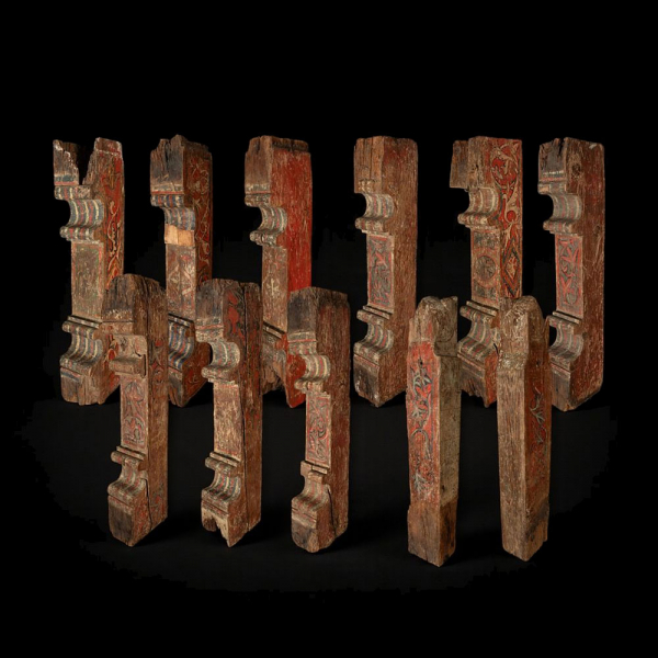 Excepcional Artesonado Románico del siglo XII de 11 piezas. Lote Estrella. Colección particular europea.