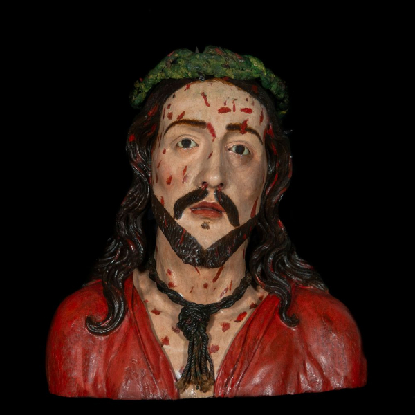Importante Busto "Ecce Homo" con corona de Espinas, a tamaño natural. México, Escuela Colonial de la Nueva España, siglo XVII.