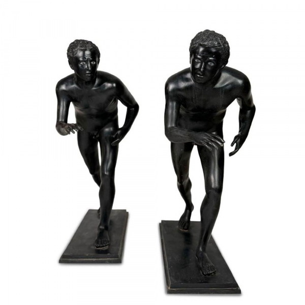 Par de corredores de bronce de Pompeya, basados ​​en originales del siglo I a. C. 
