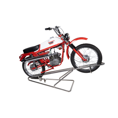 Moto cl&aacute;sica Emtisa, 49cc. c.1971. Modelo &uacute;nico. Con motor de dos tiempos refrigerado por aire. En color blanco y rojo. En perfecto estado.