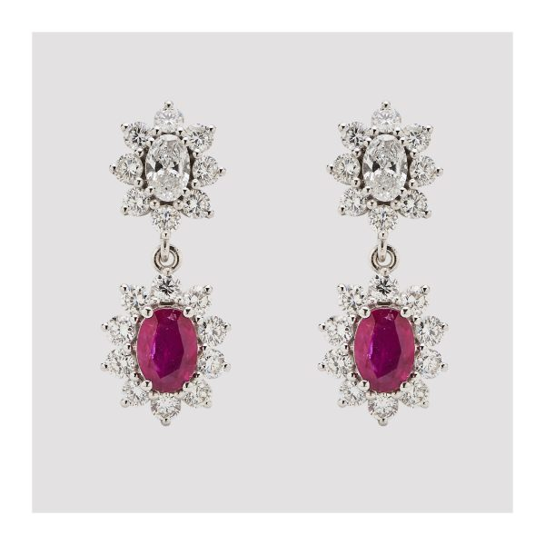 Pendientes en oro blanco formados por dos rosetones de diamantes talla brillante 
