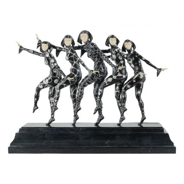 Siguiendo modelos de Démetre H. Chiparus. The Girls.  Escultura en bronce policromado sobre peana en mármol negro. Firmada. 