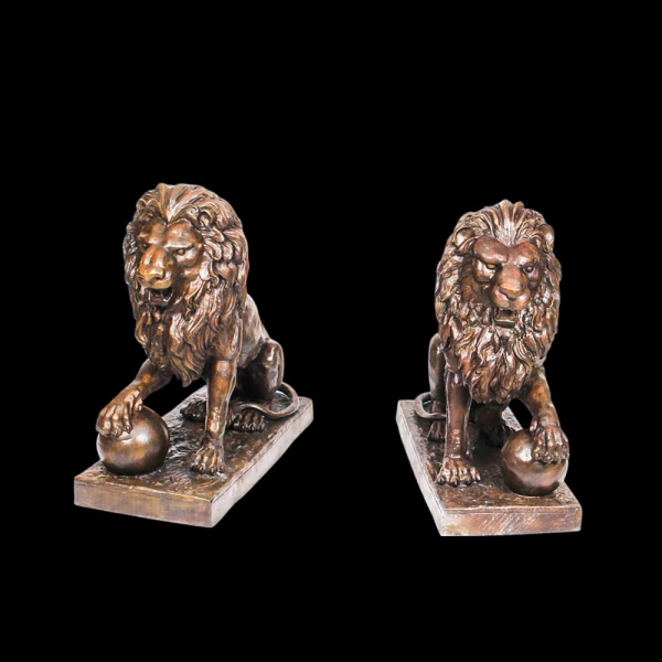 Magnífica pareja de leones Médici en bronce patinado, Italia, siglo XX. 