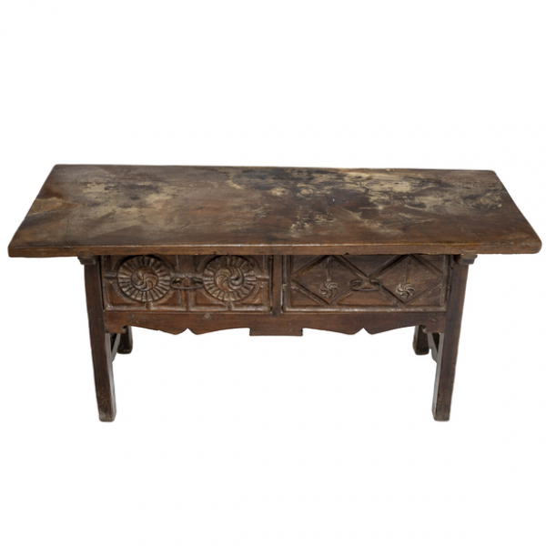 Mesa en madera de nogal y castaño. Trabajo vasco del siglo XVIII.