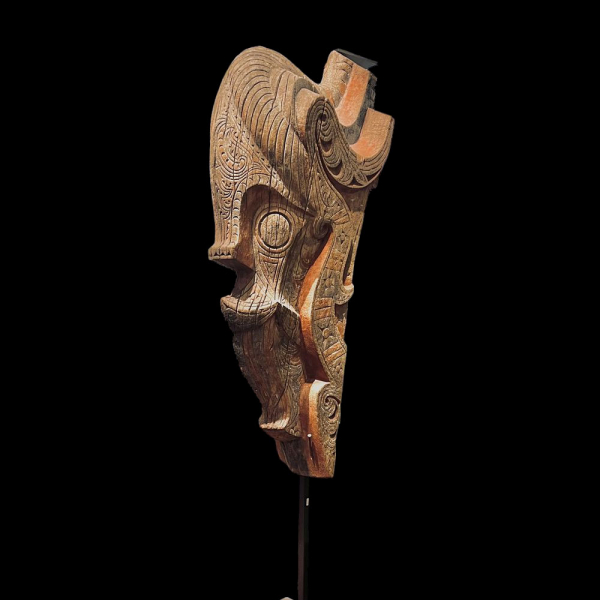 GRAN MASCARÓN TRIBAL SIGNA BATAK, Sumatra, Indonesia, siglo XIX.    En madera.
