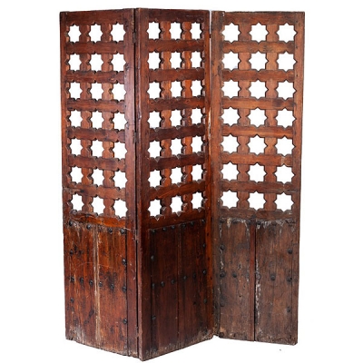 Biombo de madera con celosía 
