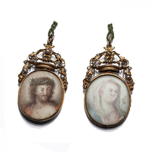 Dije en oro amarillo 18 K del S. XVII-XVIII, con marco y miniaturas ovales sobre placa de dentina, anverso y reverso, Virgen y Ecce-homo,  
