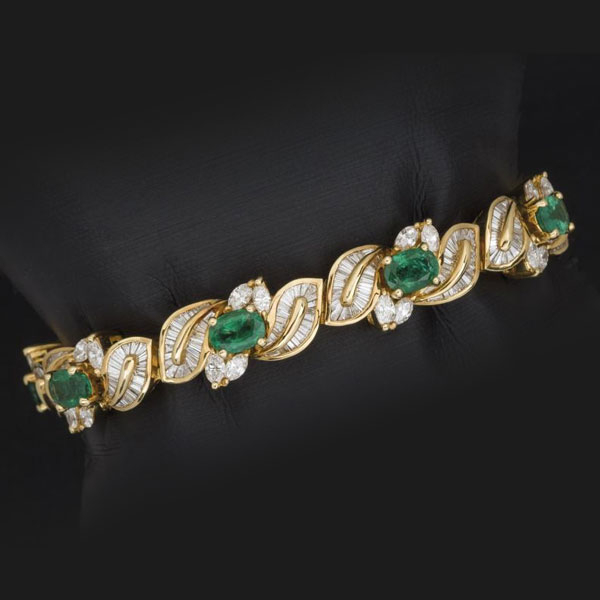 Pulsera de oro con esmeraldas y diamantes