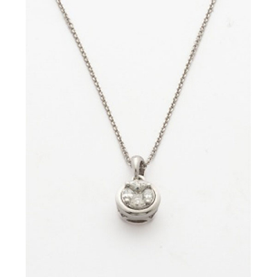 Cadena y colgante en oro blanco con diamantes talla brillante con un peso total de 0,70 cts. aprox.