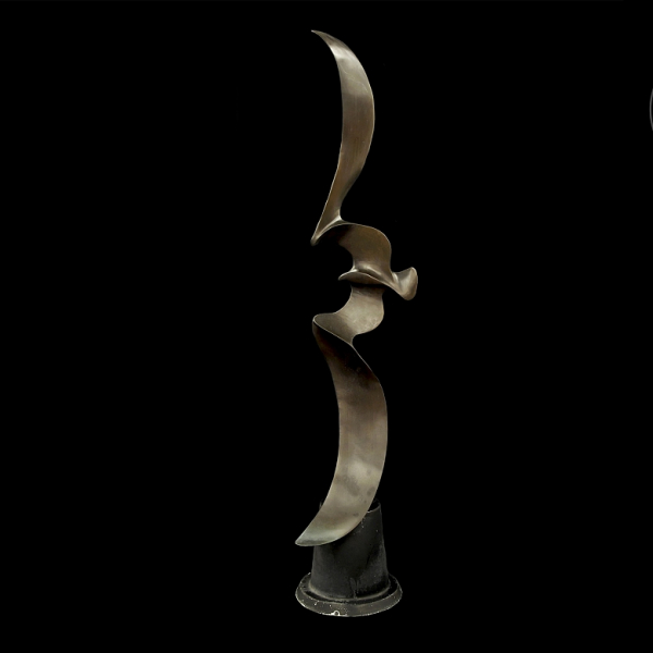 Hattakitkosol Somchai (1934-2000) "Pájaro en vuelo".  Escultura de bronce