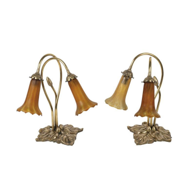 Pareja de lámparas de sobremesa de estilo Art Nouveau. En bronce dorado 