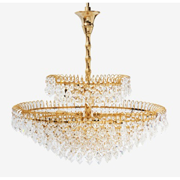 Lámpara de techo de 12 luces en latón con lágrimas en cristal tallado.  Época: S. XX