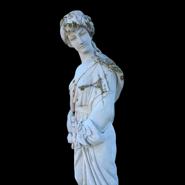 Escultura de mármol labrado con figura de joven con flores, Italia, siglo XX.