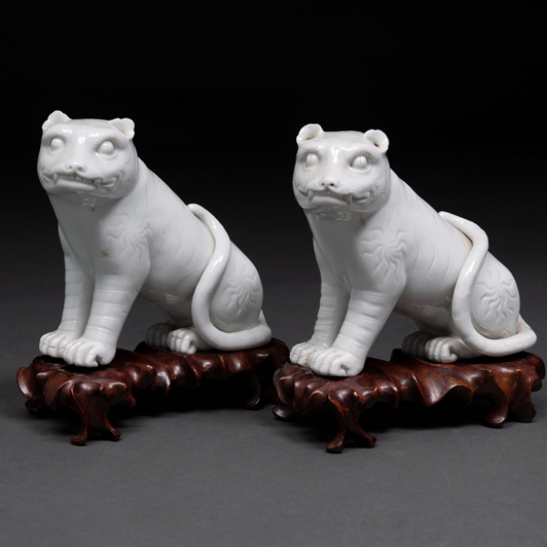 Pareja de tigres en porcelana china blanc de Chine. Trabajo Chino, Siglo XIX