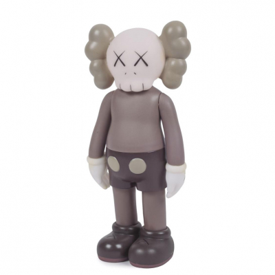 Kaws. "Medicom Toy. Companion (Grey)". Escultura m&uacute;ltiple realizada en vinilo 