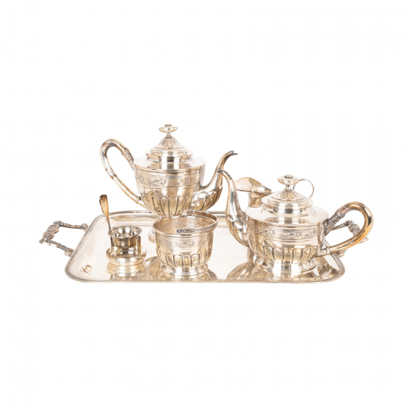 Juego de café de seis piezas en plata española punzonada con decoraciones gallonadas y cinceladas de motivos florales, fles. del s.XIX.